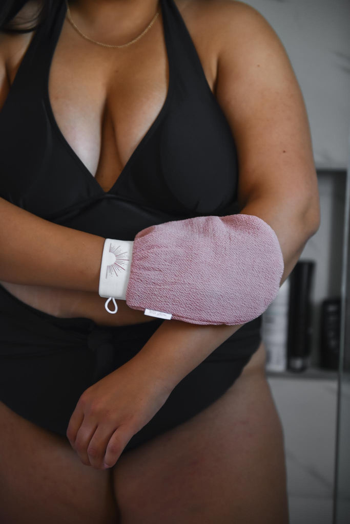 Let's Glow Exfoliating Glove - Friday Flamingo